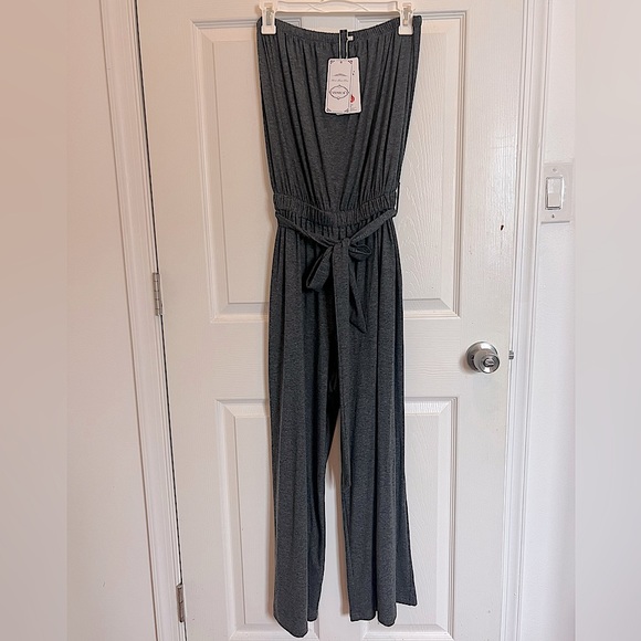 NWT ZESICA Strapless Belted Wide Leg Jumpsuit - Picture 2 of 6